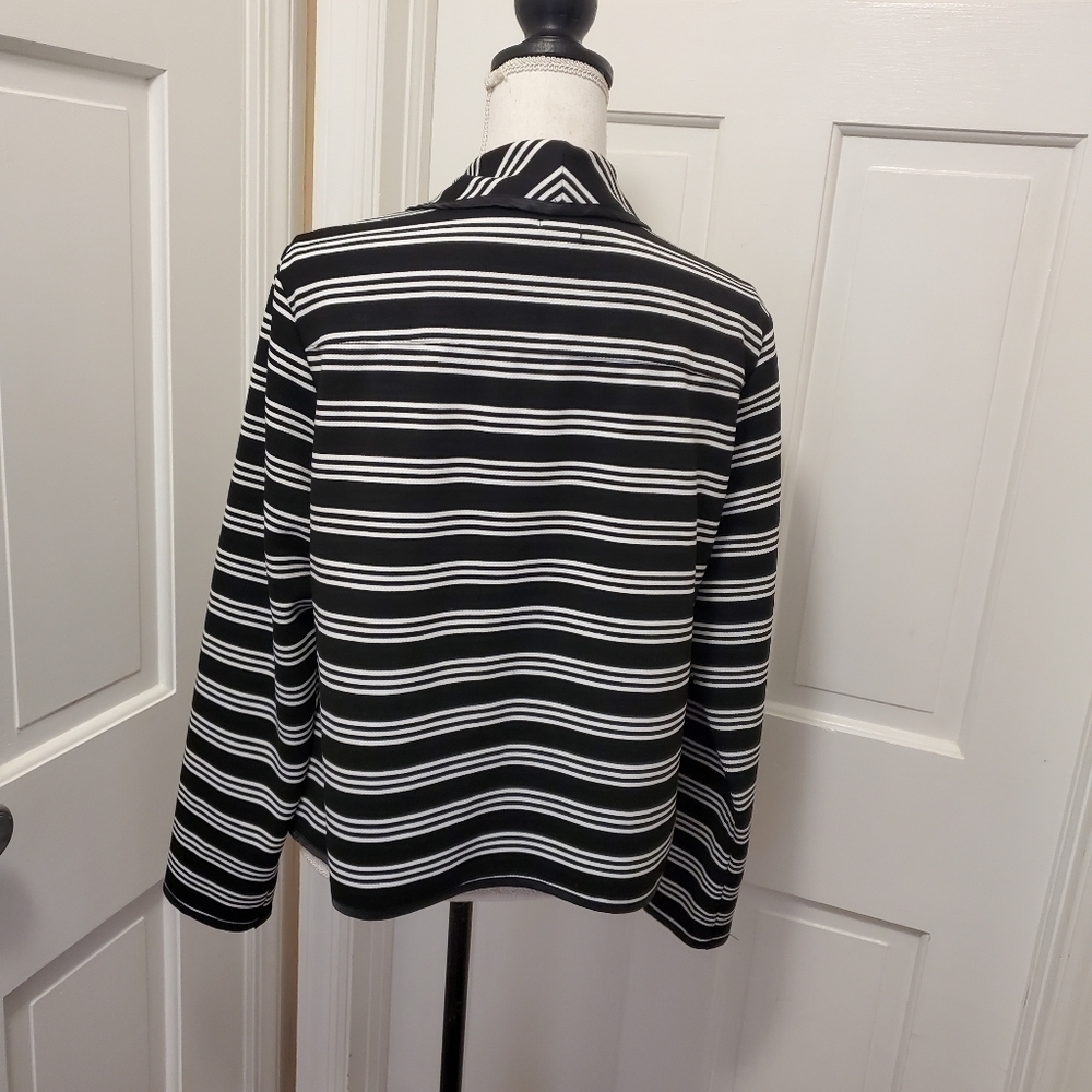 Dressbarn Black & White Striped Knit Open front shrug size Large - Picture 5 of 11